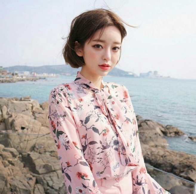 最新夏日海邊女生圖片甜美可愛 去同一片海灘