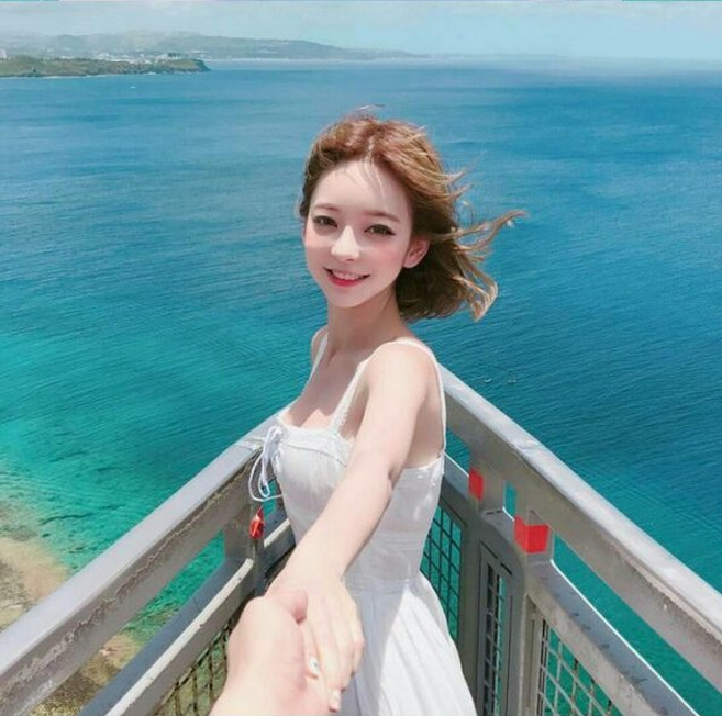 最新夏日海邊女生圖片甜美可愛 去同一片海灘